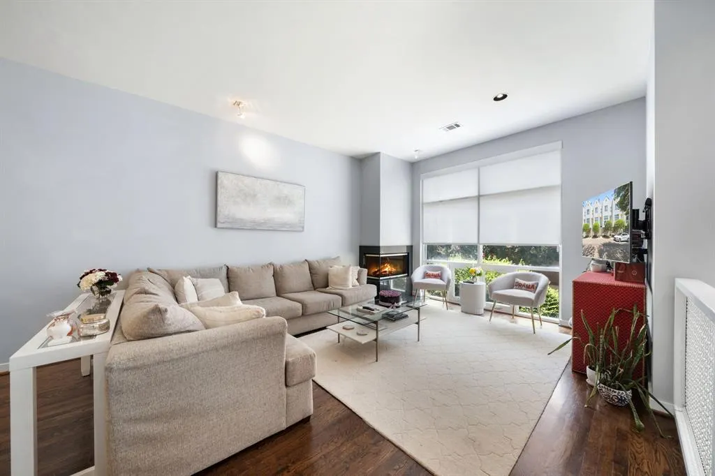 4060 Travis Street, #12