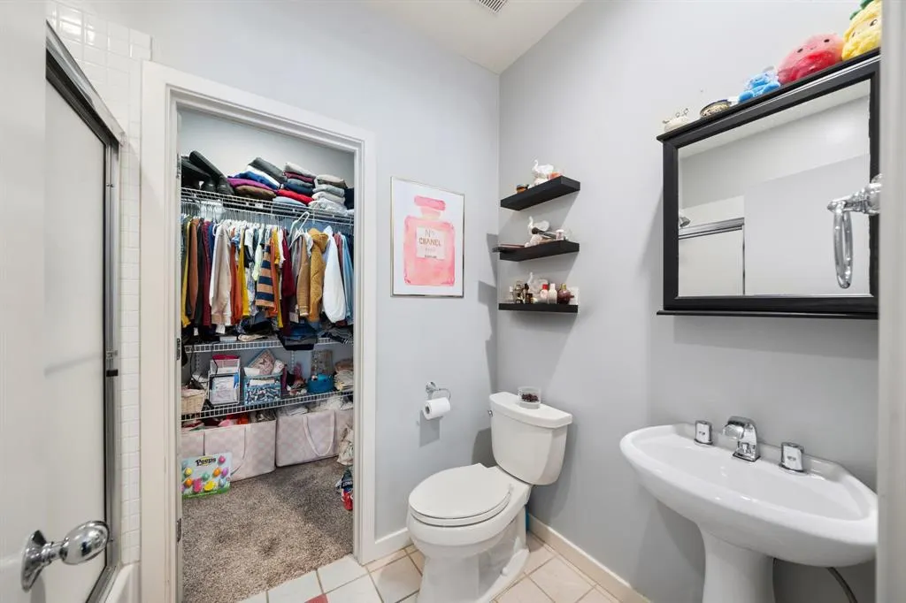4060 Travis Street, #12