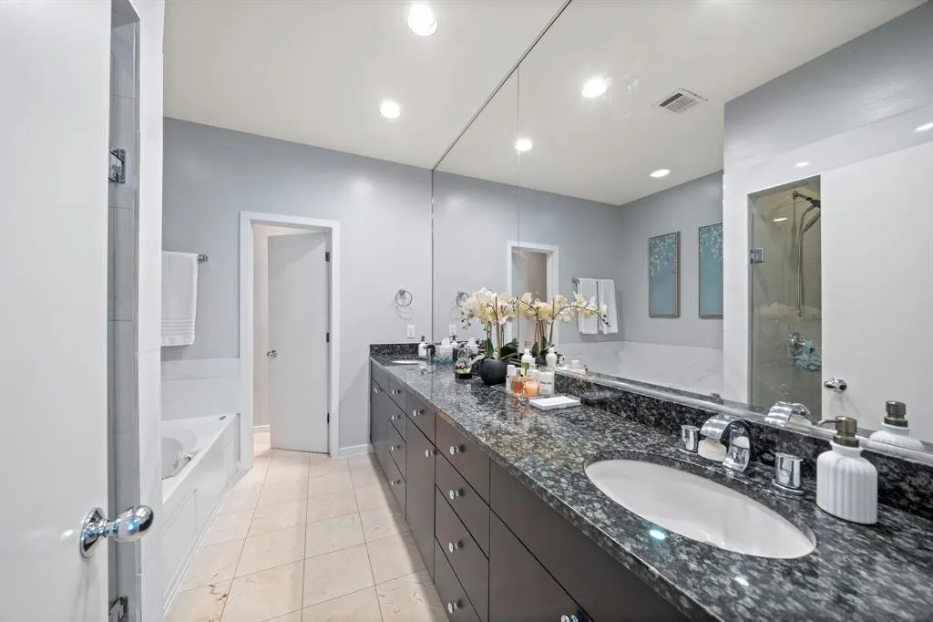 4060 Travis Street, #12