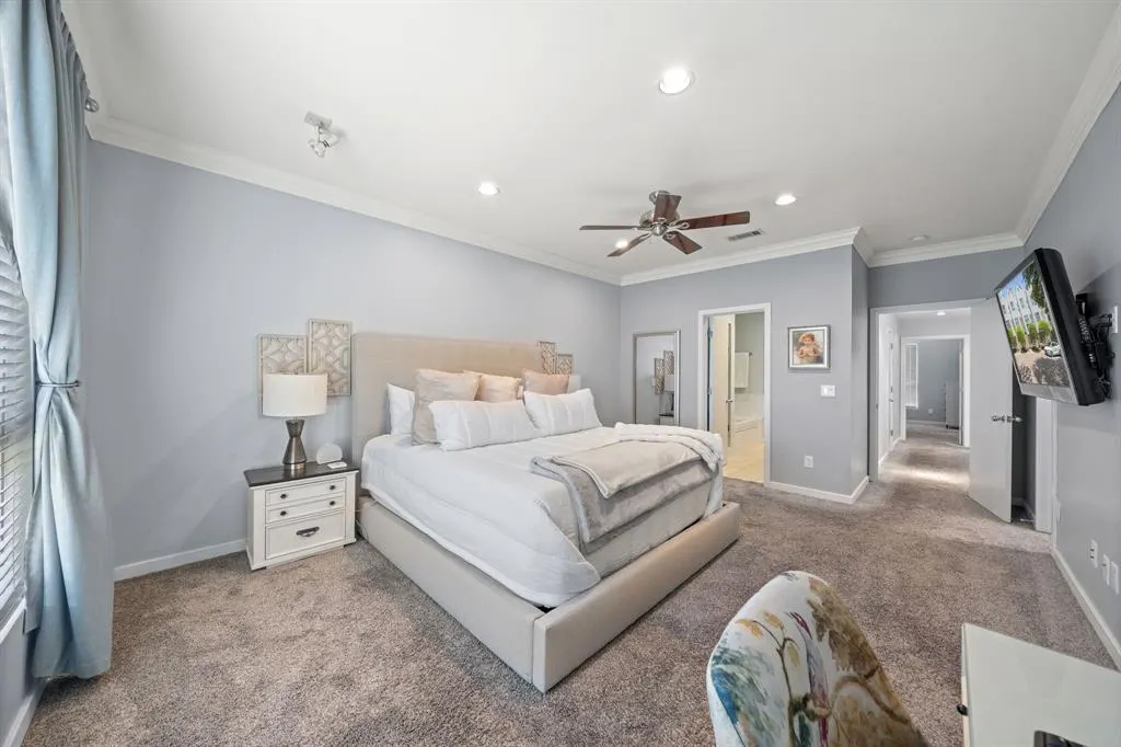 4060 Travis Street, #12