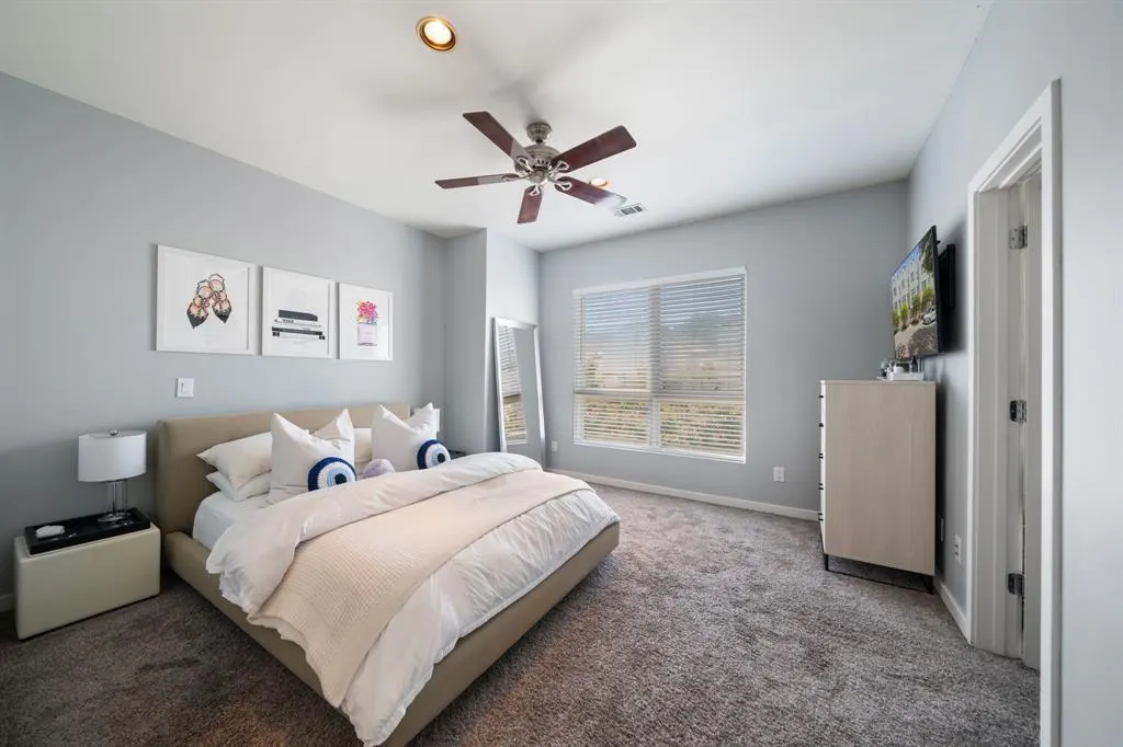 4060 Travis Street, #12