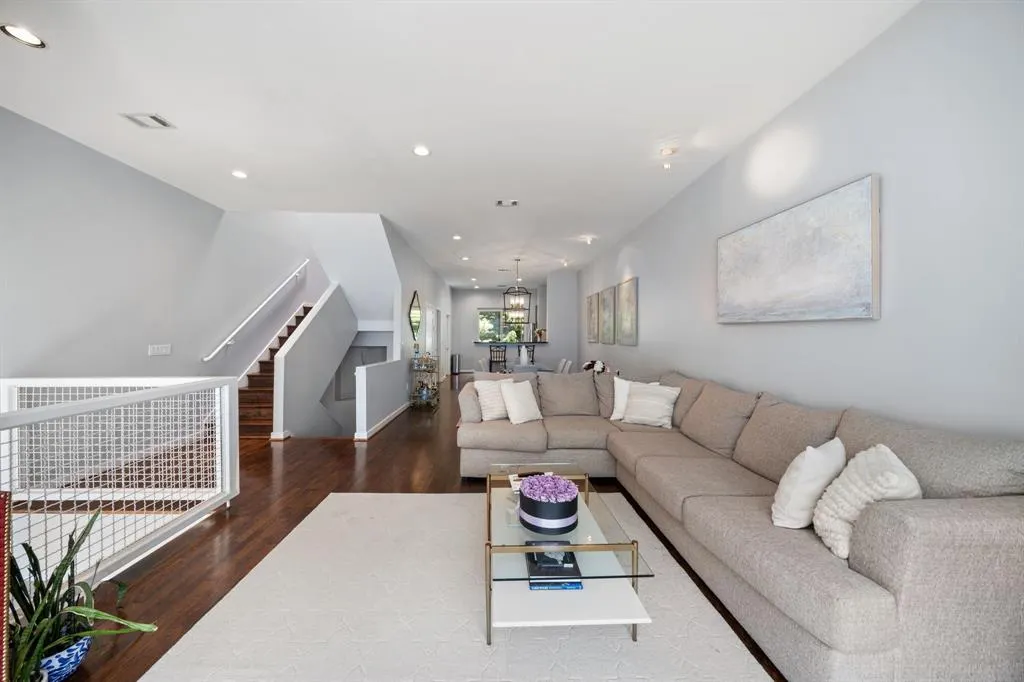 4060 Travis Street, #12