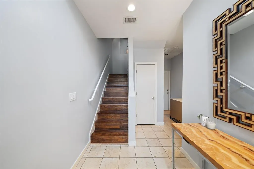 4060 Travis Street, #12