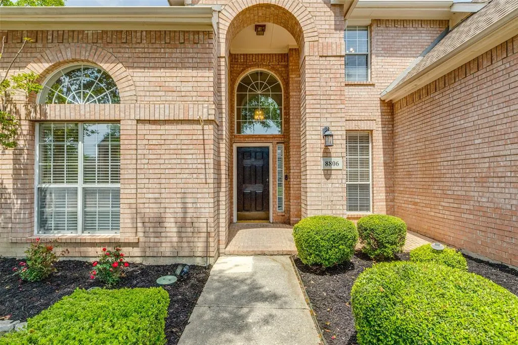 8806 Merlin Court
