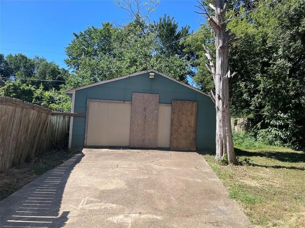 226 W Louisiana Avenue