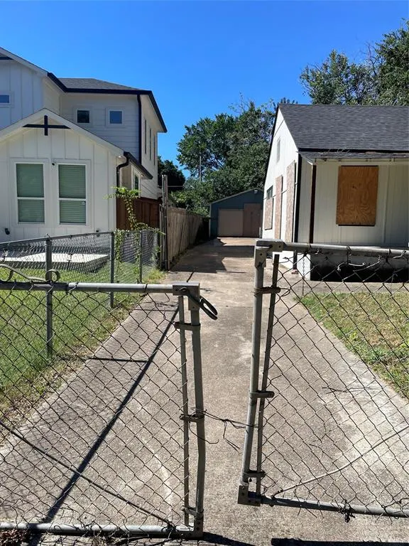 226 W Louisiana Avenue