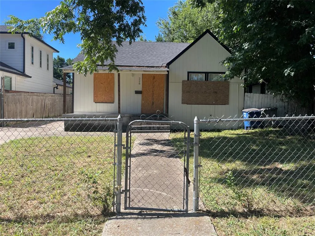 226 W Louisiana Avenue
