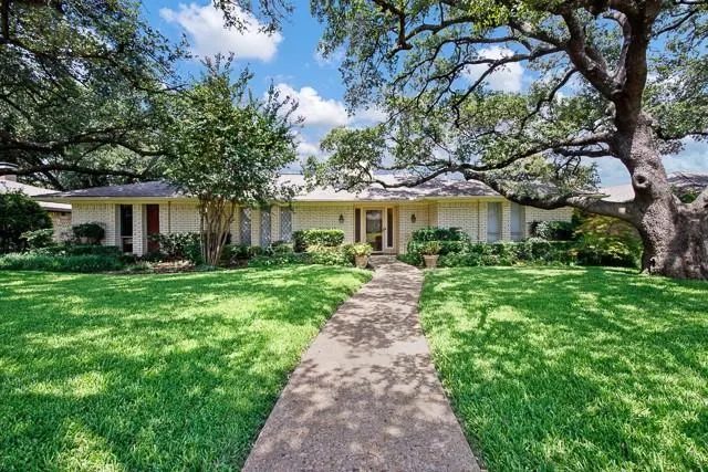 2421 Fairview Drive