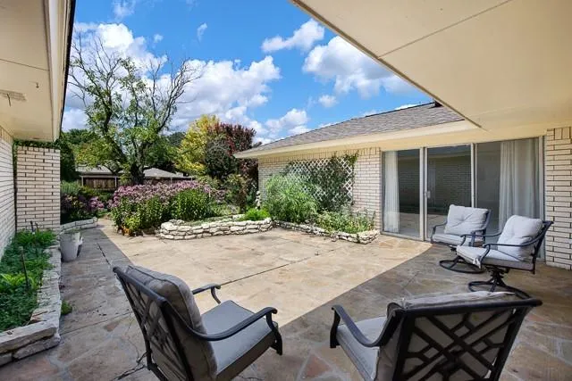 2421 Fairview Drive
