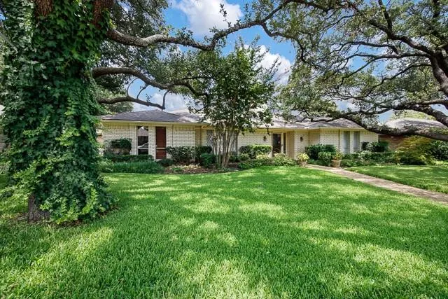 2421 Fairview Drive