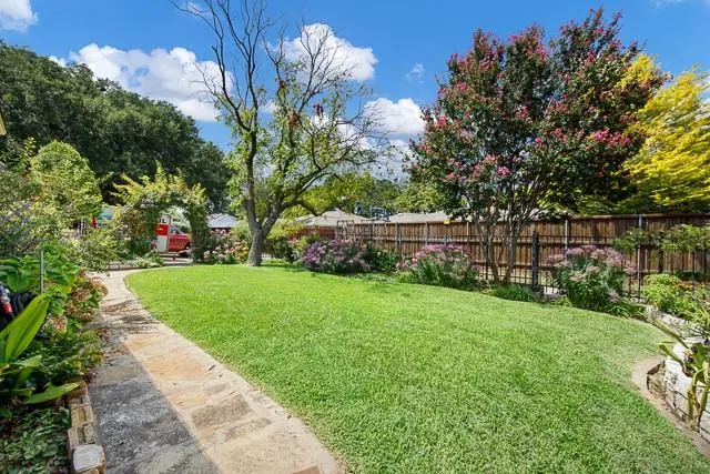 2421 Fairview Drive