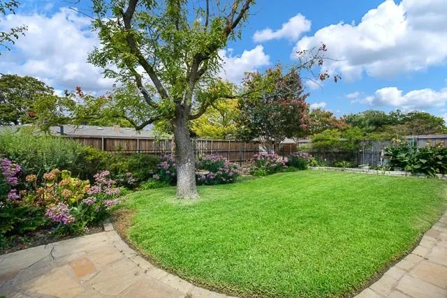 2421 Fairview Drive