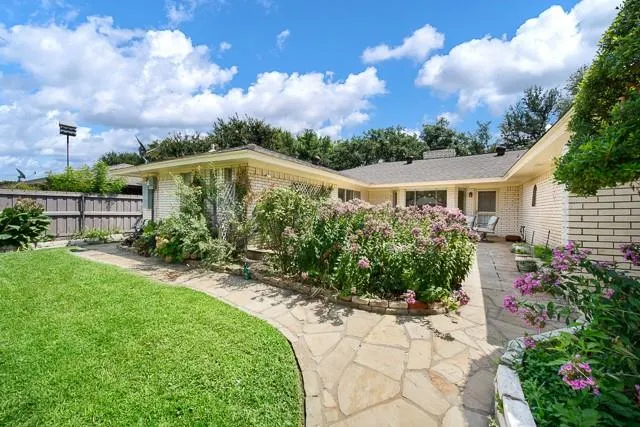 2421 Fairview Drive