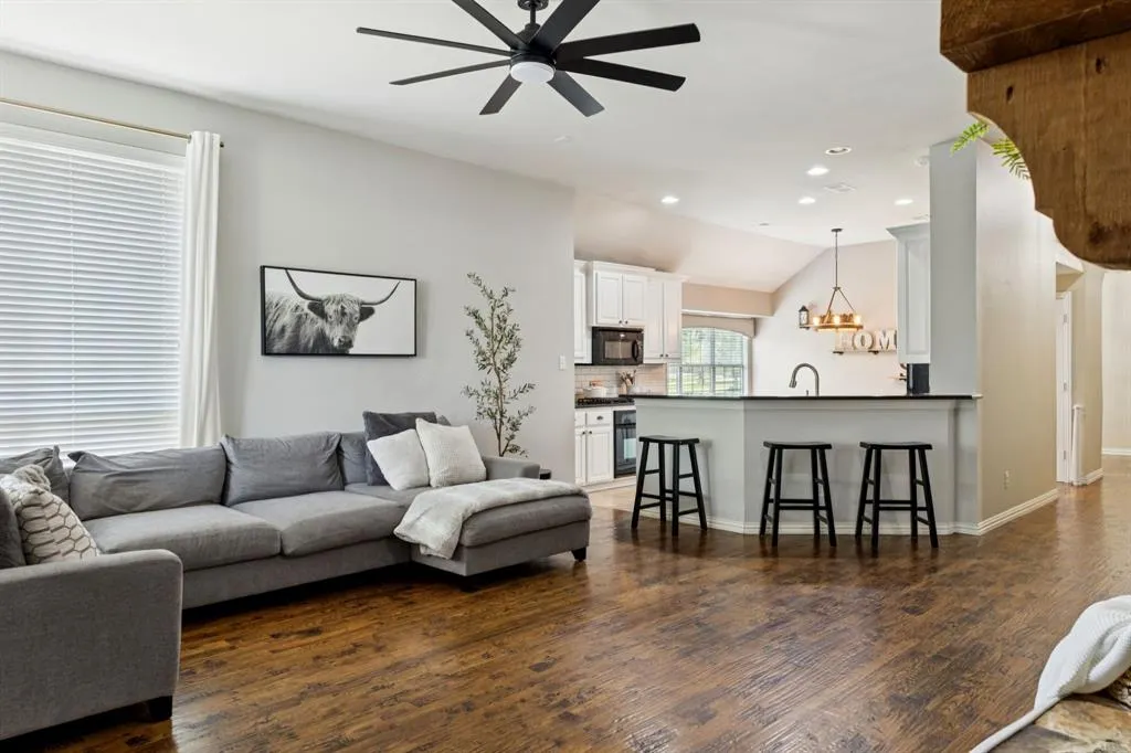 910 Fox Ridge Trail