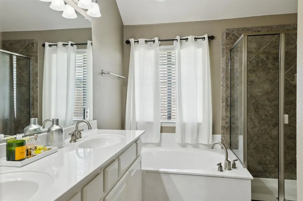 910 Fox Ridge Trail