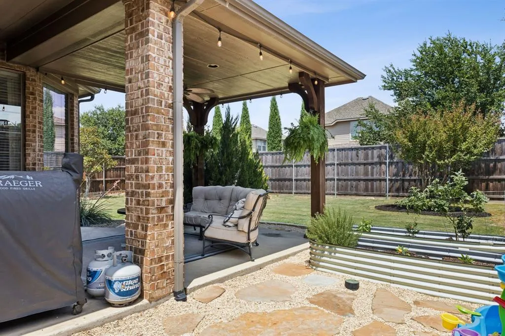 910 Fox Ridge Trail