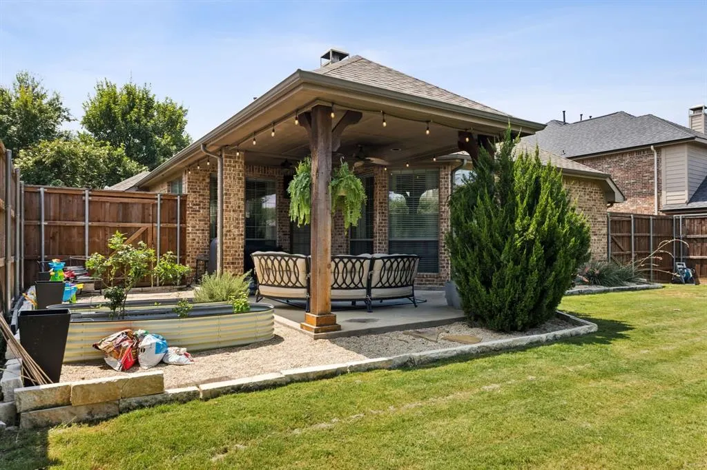 910 Fox Ridge Trail