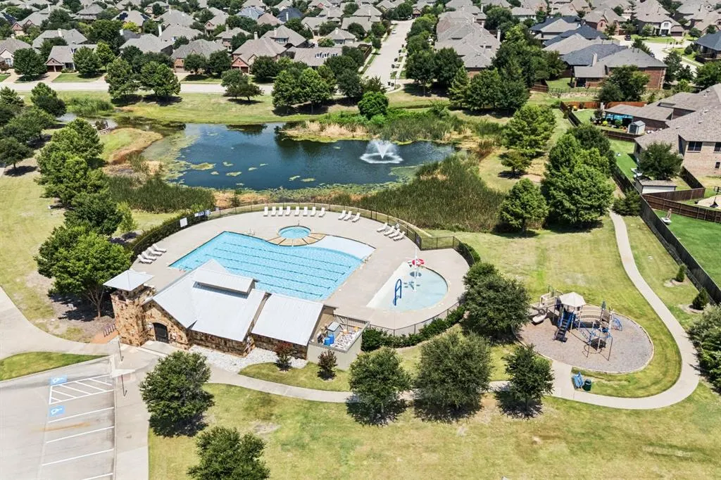 910 Fox Ridge Trail