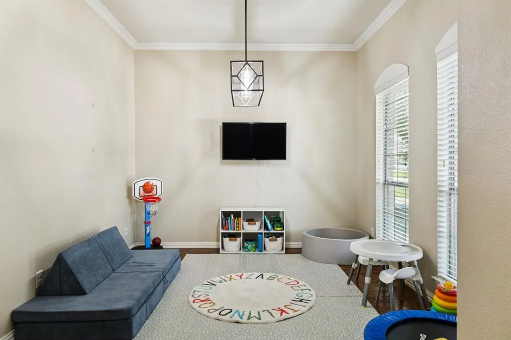 910 Fox Ridge Trail