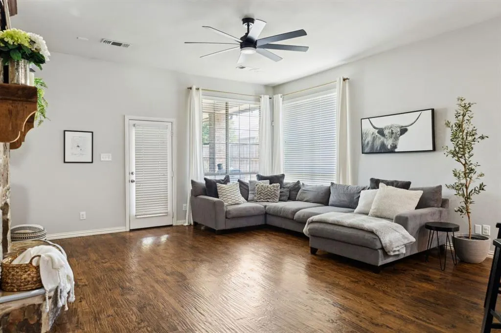 910 Fox Ridge Trail