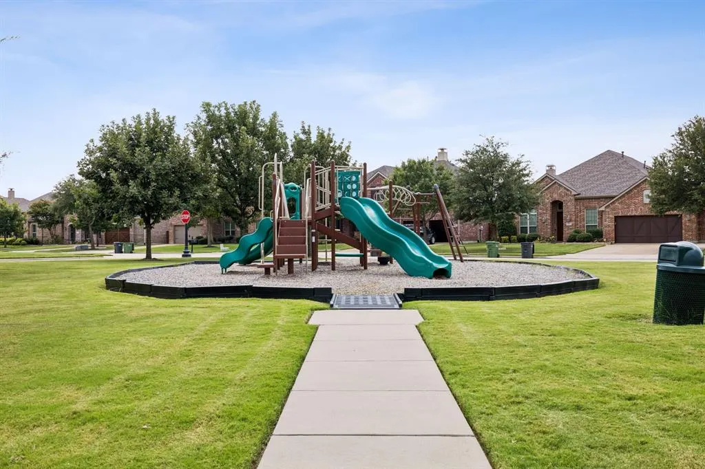 910 Fox Ridge Trail