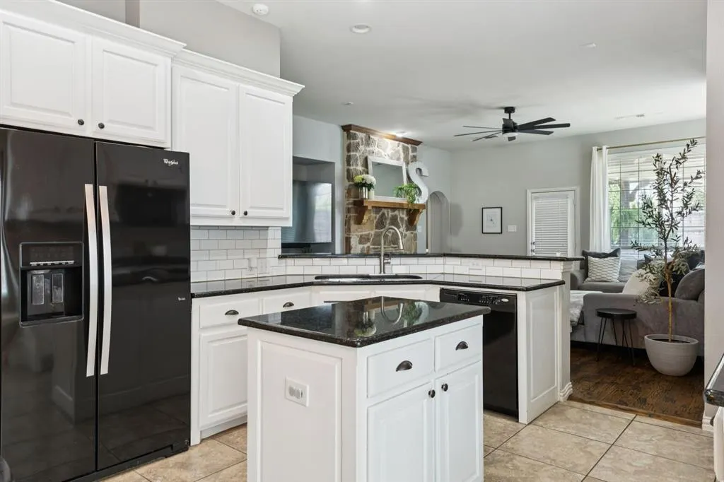 910 Fox Ridge Trail
