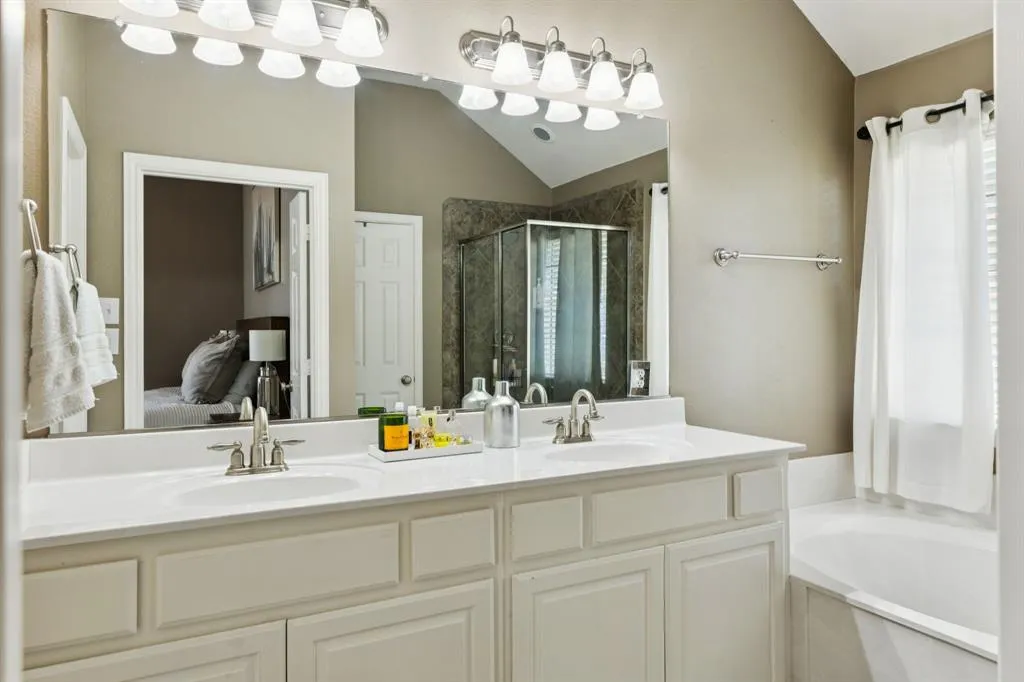 910 Fox Ridge Trail