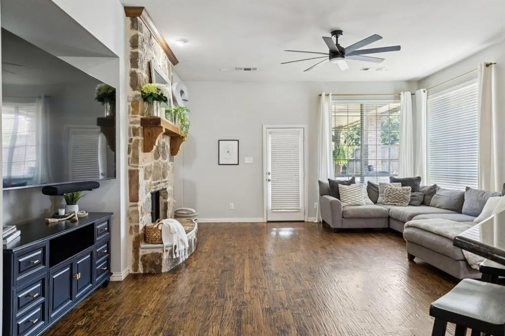 910 Fox Ridge Trail