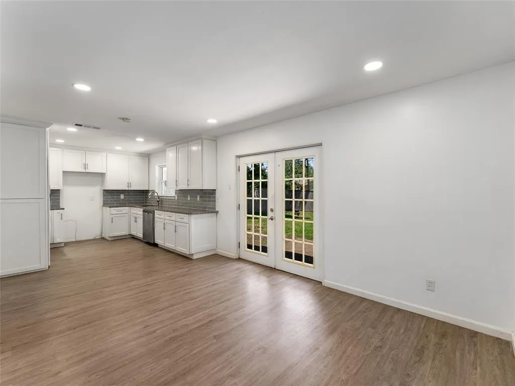 806 Wisteria Way