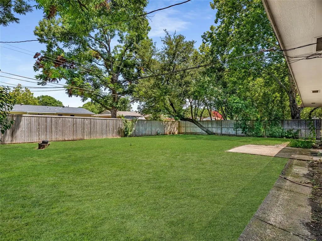806 Wisteria Way