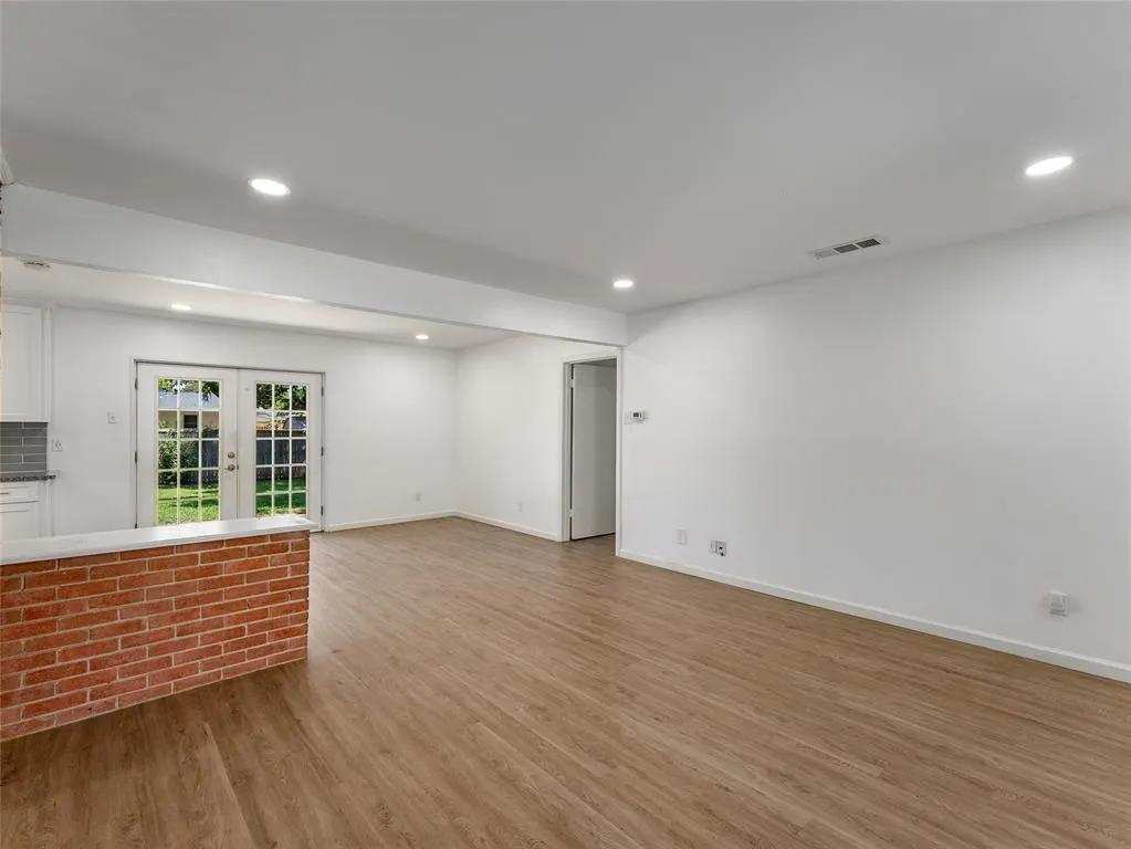 806 Wisteria Way