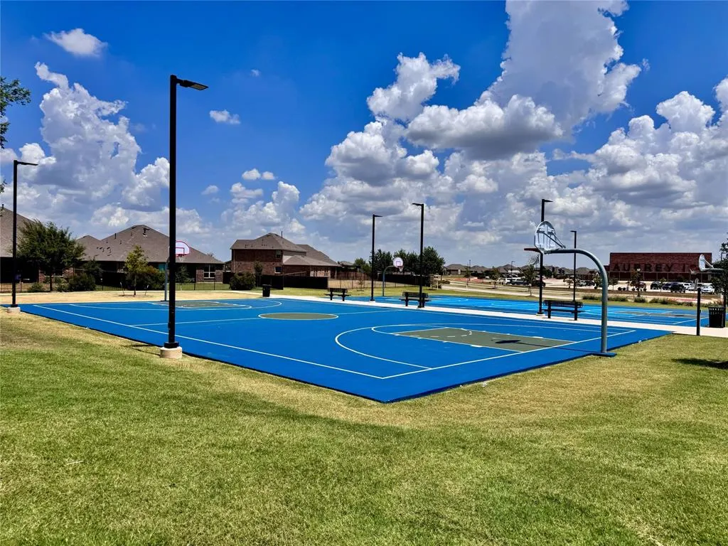 10305 Klondike Lane