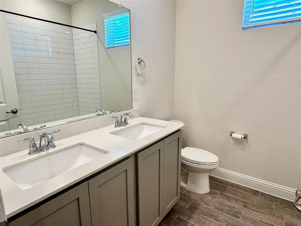 10305 Klondike Lane
