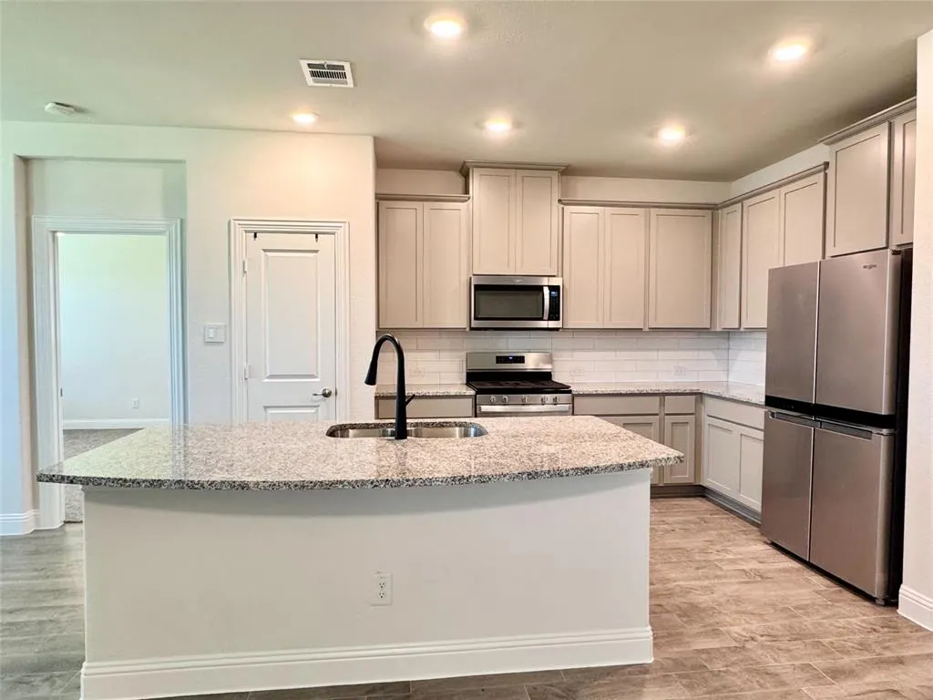 10305 Klondike Lane