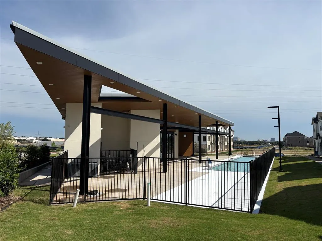 713 Kerrville Lane