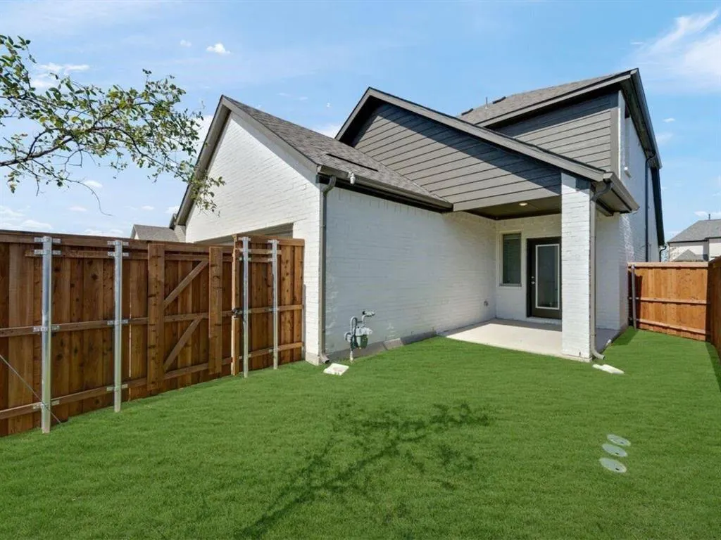 3313 Little Bluestem Road