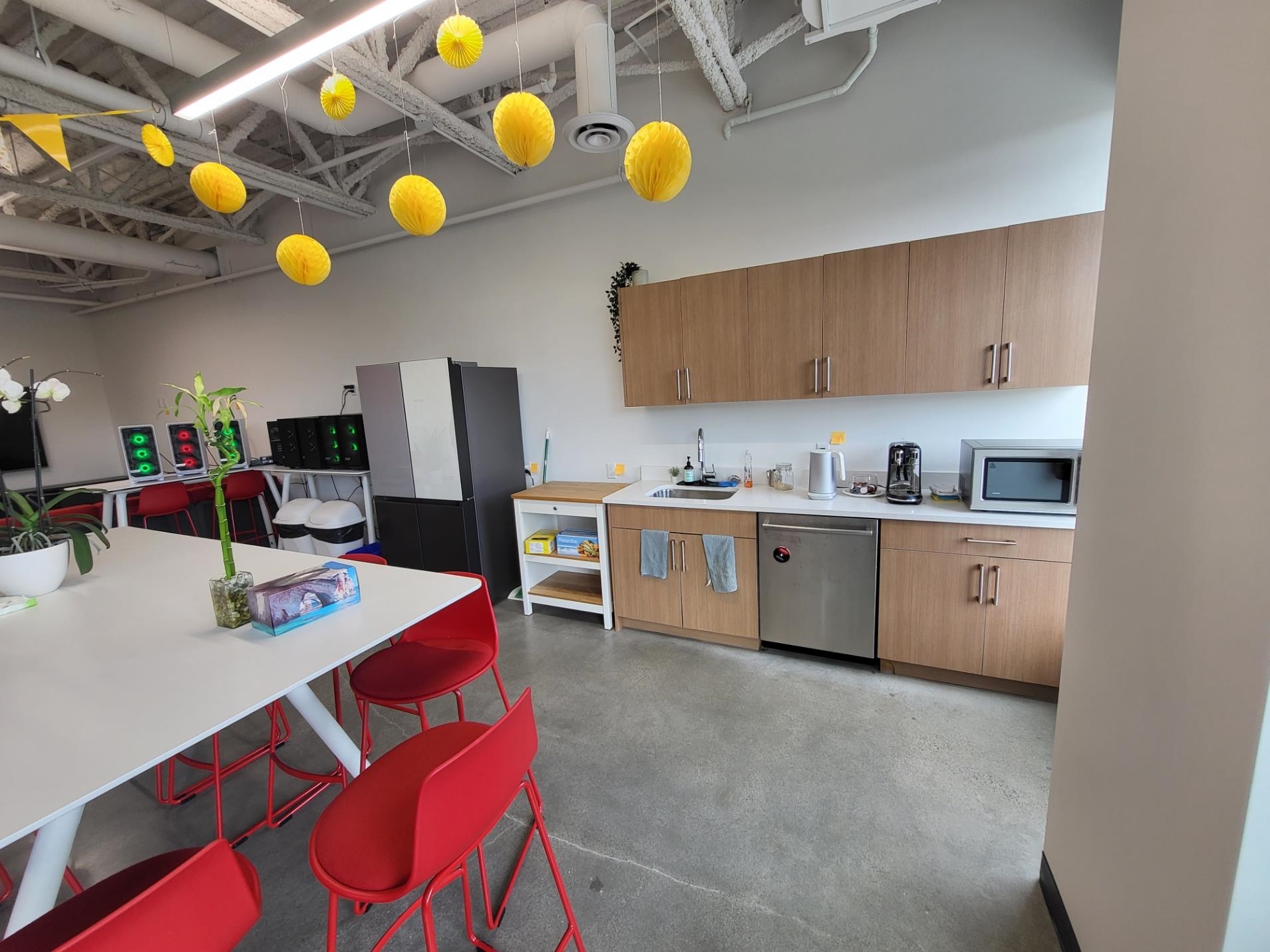 825 220 BREW STREET, #825