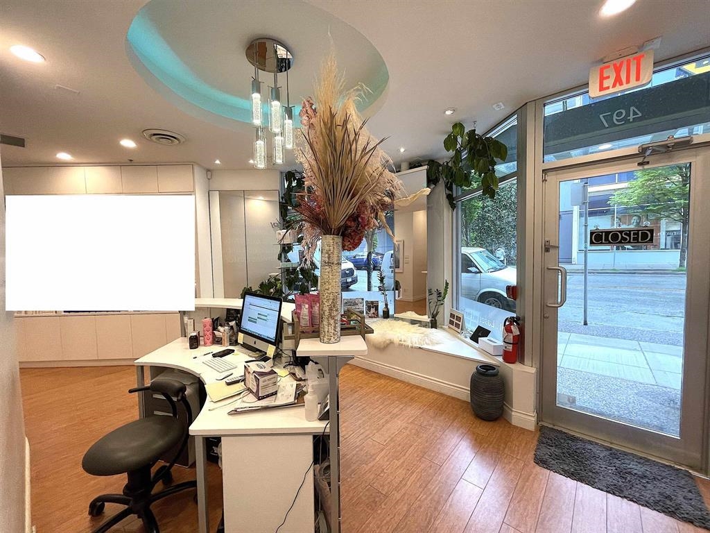 497 W 6TH AVENUE