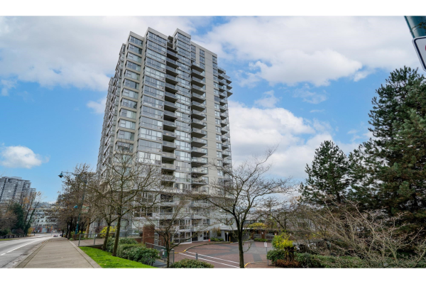 201 235 GUILDFORD WAY, Port Moody