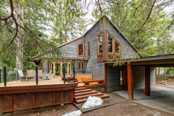 8656 LAKEWOOD COURT, Whistler