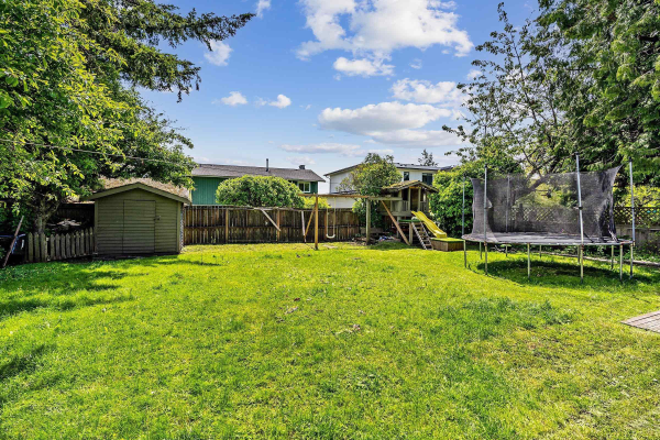 14486 NORTH BLUFF ROAD, White Rock