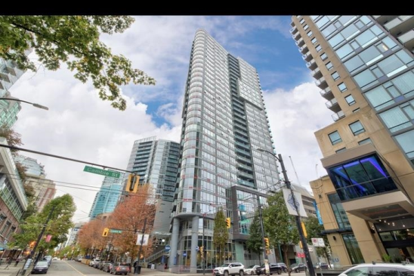305 233 ROBSON STREET, Vancouver