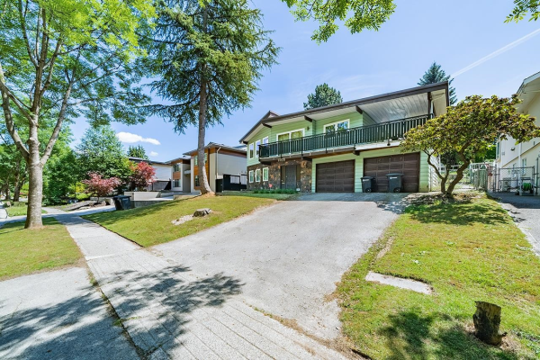 8028 LAKEFIELD DRIVE, Burnaby