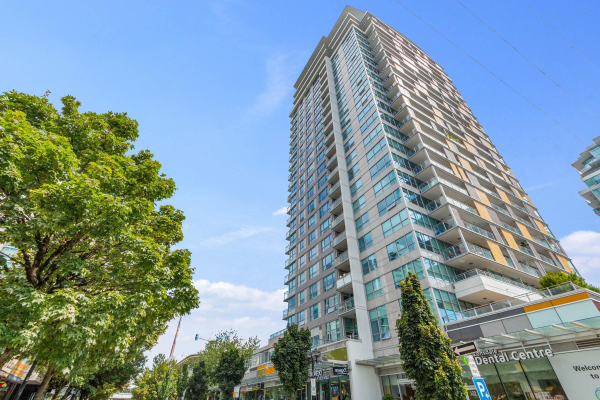 1208 125 E 14TH STREET, North Vancouver