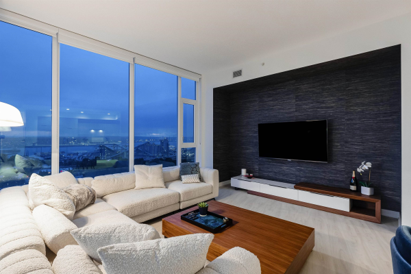 2702 1401 HUNTER STREET, North Vancouver