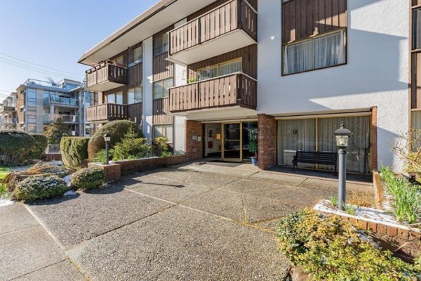 106 1345 CHESTERFIELD AVENUE, North Vancouver