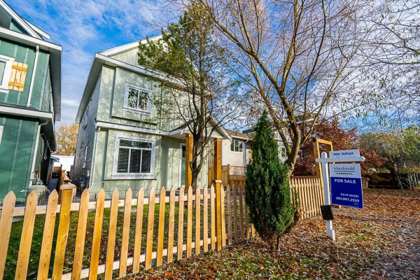 2111 E 13TH AVENUE, Vancouver