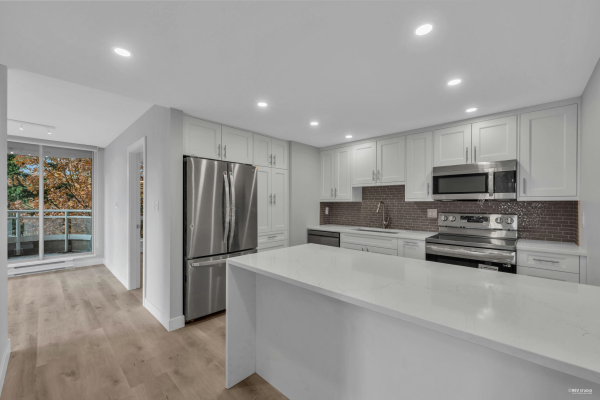 503 9603 MANCHESTER DRIVE, Burnaby