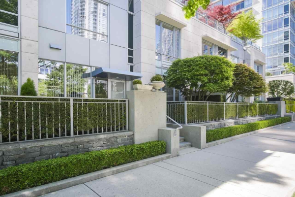 410 BEACH CRESCENT, Vancouver