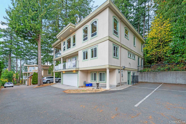 1355 EVERALL STREET, White Rock